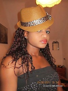 Photoset Of A Black Babe Posing Hot For Her Fuck Buddy