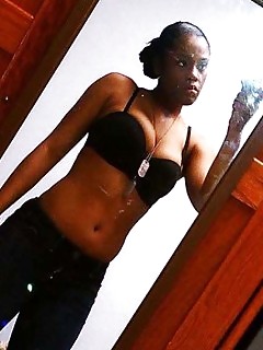 Photoset Of A Nude Black Honey Posing Sleazy On Webcam