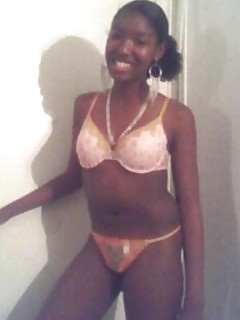 Beauty Black GF Spreading Her Gap On Cam