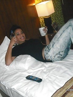 Uncontrollable Black GF Gets Nude While Posing