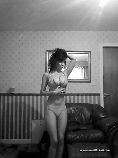Steamy Pretty Black Babe Posing Incredible In A Hotel Room