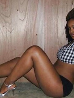 Astonishing Black Bitches Teasing Their Pals In Inviting Selfpics