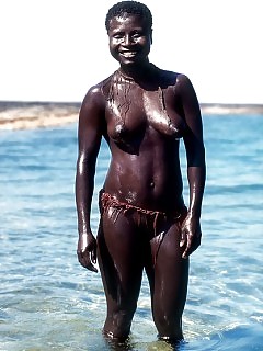 Sexy African Goddess Ebony Ballbusting