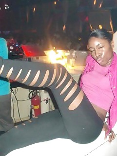 Black Dames Having Fun In The Club