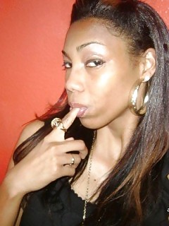 Model Displays Her Seducing Body While Posing In Selfies