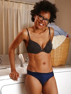 Black Mature Ebony Teen Ass