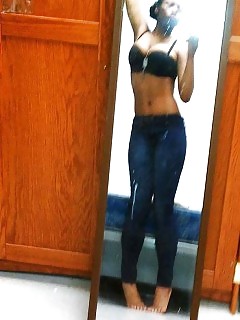 Photoset Of A Nude Black Honey Posing Sleazy On Webcam