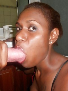 Black Girlfiend Posing Naked And Spreading At Home