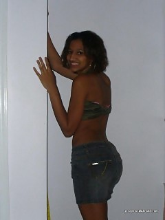 Dirty Black Girlfriend With A Sexy Booty Posing Nude