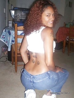 Photoshoot Of A Oversexed Black Babe Posing Naked In The Bedroom
