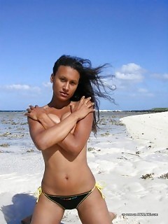 Horny Ebony Hooker Gets Nude And Gives A Horny Cock Sucking